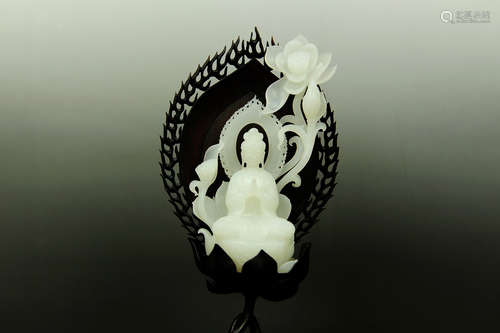 HETIAN JADE CARVED GUANYIN FIGURE WITH EN-SUITE WOODEN STAND AND MANDORLA