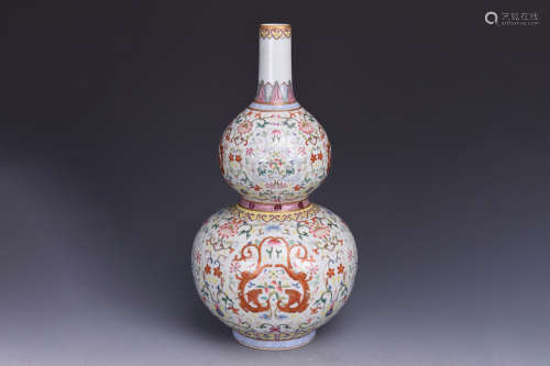 FAMILLE ROSE 'FLOWERS AND VINES' DOUBLE GOURD VASE