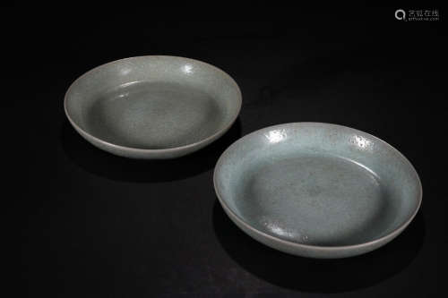PAIR OF RU WARE DISHES