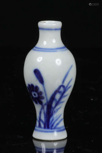 BLUE AND WHITE 'FLOWERS' SNUFF BOTTLE