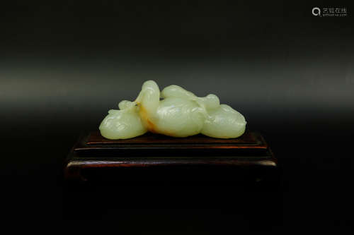 HETIAN JADE CARVED 'AUSPICIOUS GOOSE' BRUSH REST