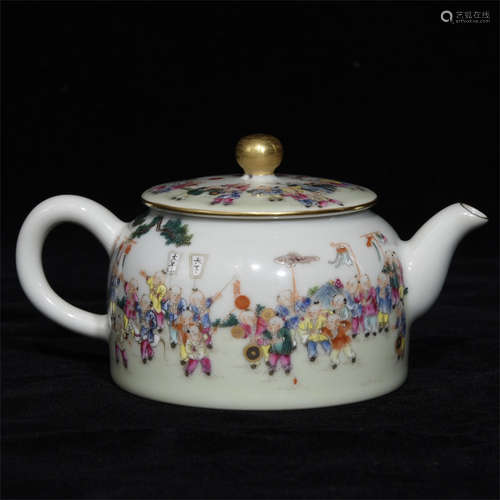 FAMILLE ROSE 'HUNDRED CHILDREN' TEAPOT