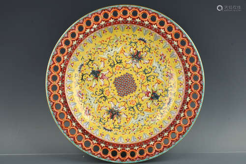 FAMILLE ROSE YELLOW GROUND AND GILT 'FLOWERS' CHARGER