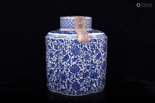 BLUE AND WHITE FOUR-LOBED 'FLOWERS' VASE WITH LID