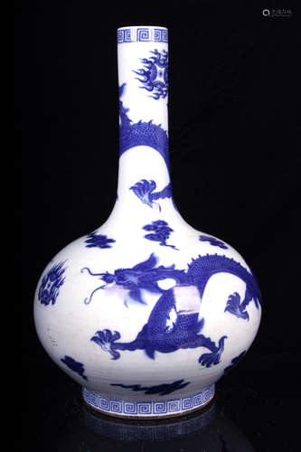 BLUE AND WHITE 'DRAGON' VASE