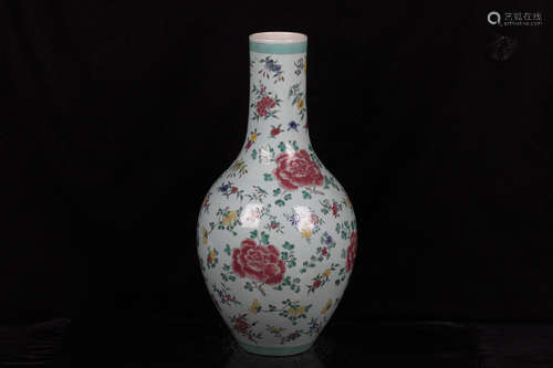 FAMILLE ROSE 'FLOWERS' VASE