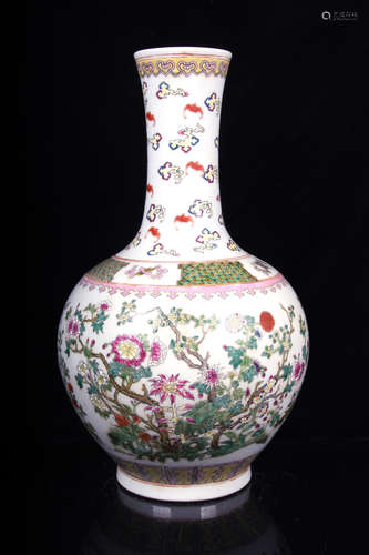 FAMILLE ROSE 'FLOWERS' VASE