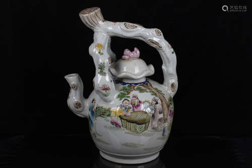 FAMILLE ROSE 'PEOPLE' TEAPOT