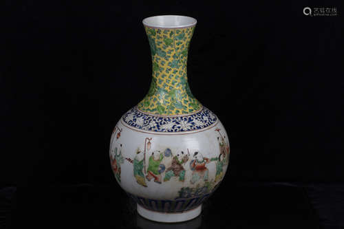 FAMILLE ROSE 'CHILDREN' VASE