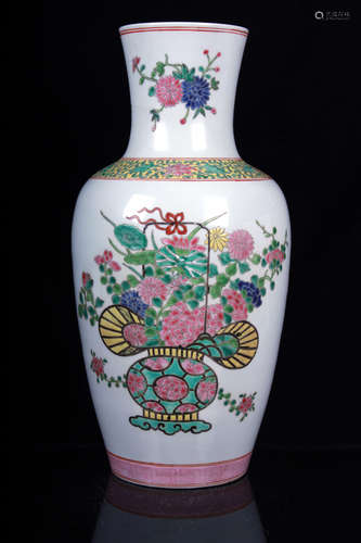 FAMILLE ROSE 'FLOWERS' VASE