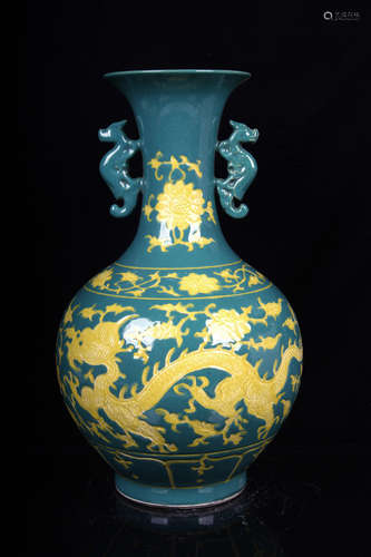 YELLOW GLAZED AND BLUE GROUND 'DRAGON' VASE WITH HANDLES