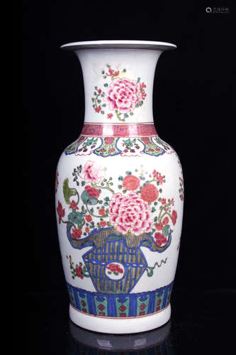 FAMILLE ROSE 'FLOWERS' VASE