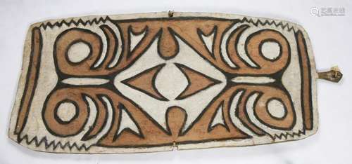 Papua New Guinea carved wood and polychrome decorated