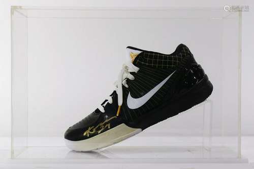 Signed Kobe shoe in plexiglass