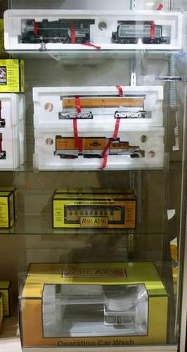 MTH electric train group consisting of engines and