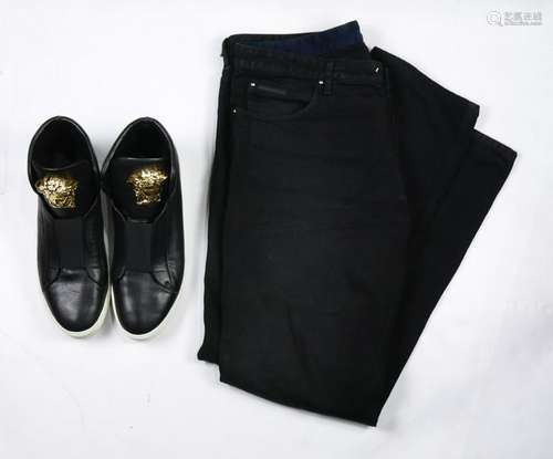 A pair of Versace style mens' shoes size 10-11