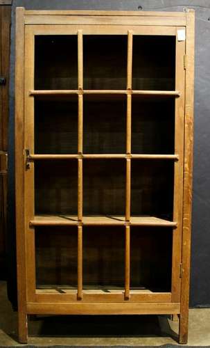 Arts & Crafts style quartersewn oak bookcase cabinet