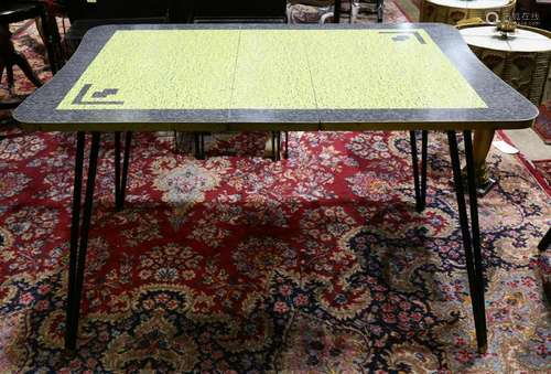 1950s Walter of Wabash formica table with chrome legs