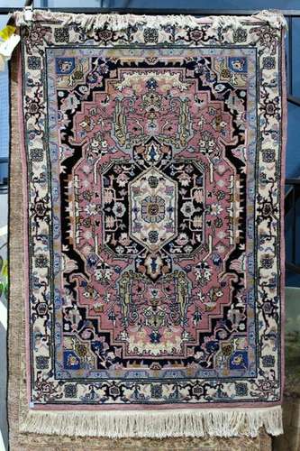 Indo-Serapi carpet