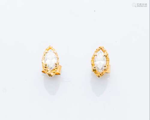 Paire de boutons d’oreilles en or jaune 18 carats …