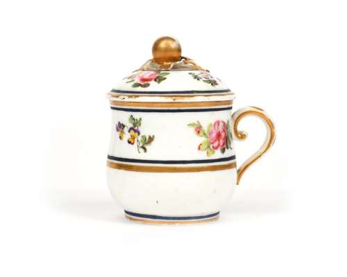 A Sèvres custard cup and cover (pot à jus nouveau)…