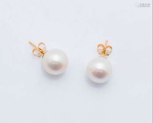 Paire de boutons d’oreilles en or jaune 18 carats …