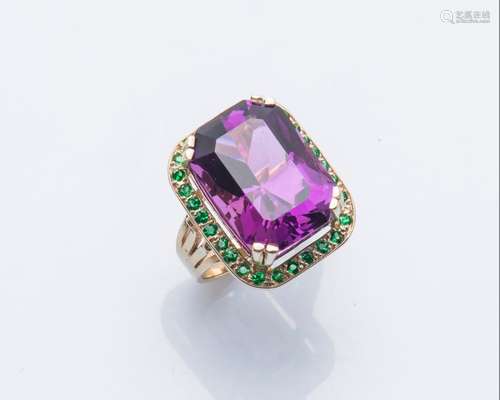 Bague en or gris 18 carats (750 millièmes) sertie …