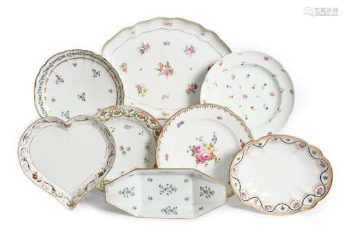 Seven Paris porcelain plates and dishes late 18th/…