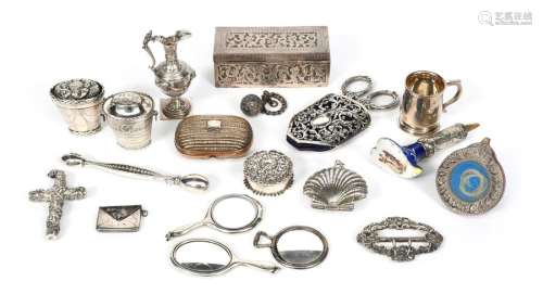 A mixed lot of silver items, various dates and mak…