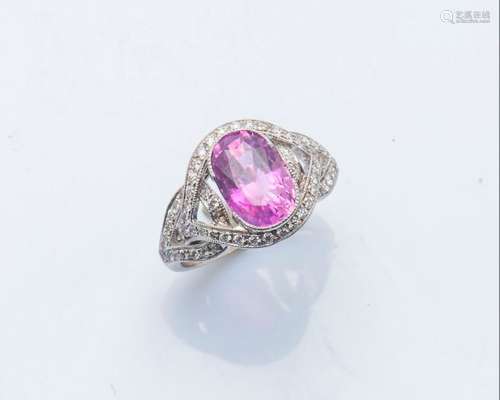 Bague en or gris 14 carats (585 millièmes) sertie …