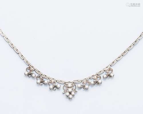 Collier en or gris 9 carats (375 millièmes) compos…