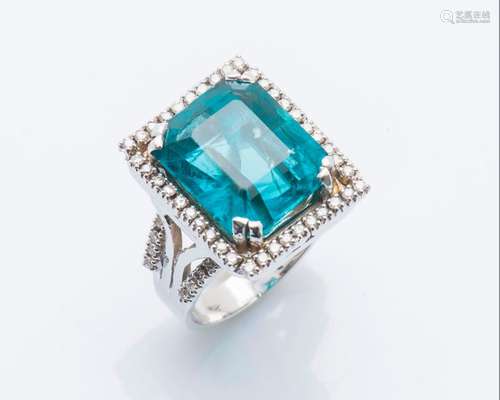 Bague en or gris 18 carats (750 millièmes) sertie …