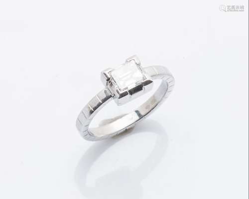 Bague en or gris 18 carats (750 millièmes) formé d…