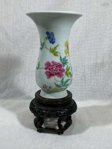 Chinese Famille Rose Porcelain Vase with Base