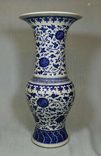 Chinese Blue White Porcelain Yenyen Vase - Albert