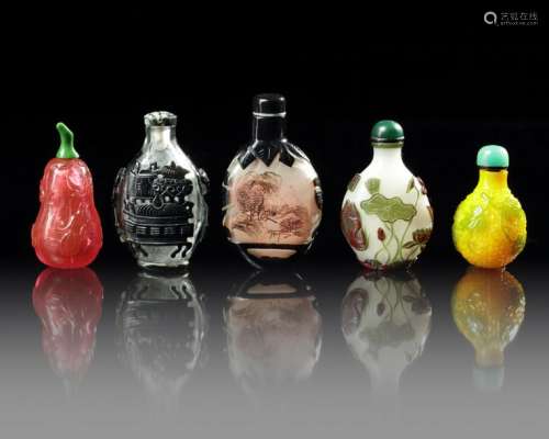FIVE CHINESE GLASS SNUFF BOTTLES