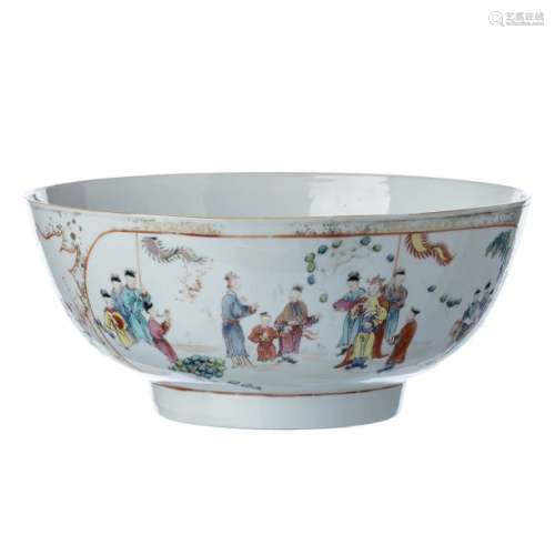 Mandarin punch bowl in Chinese porcelain, Qianlong…