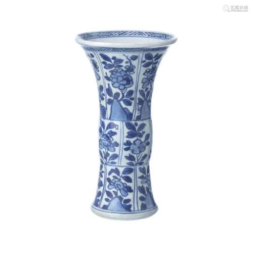 Small vase Gu in chinese porcelain, Kangxi