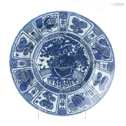Large Chinese Porcelain plate, Ming