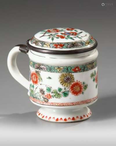 A CHINESE FAMILLE VERTE MUSTARD POT AND COVER