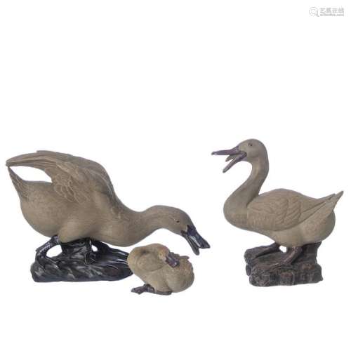 Set of three Chinese ceramic ducks Yixing, Republi…