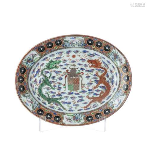 Armored oval tray in chinese porcelain, Minguo