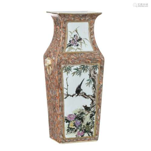 Vase in Chinese porcelain, Minguo
