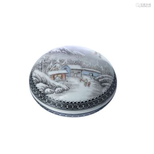 Miniature box in chinese porcelain