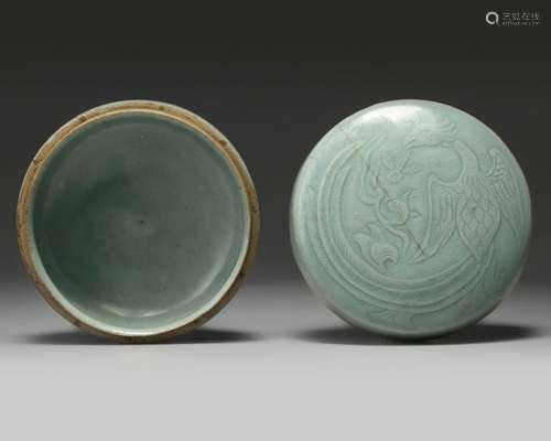 A KOREAN CELADON GLAZED 'PHOENIX' BOX AND COVER