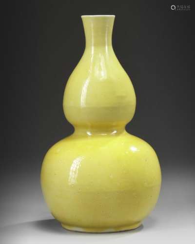 A CHINESE MUSTARD YELLOW GLAZED DOUBLE GOURD VASE