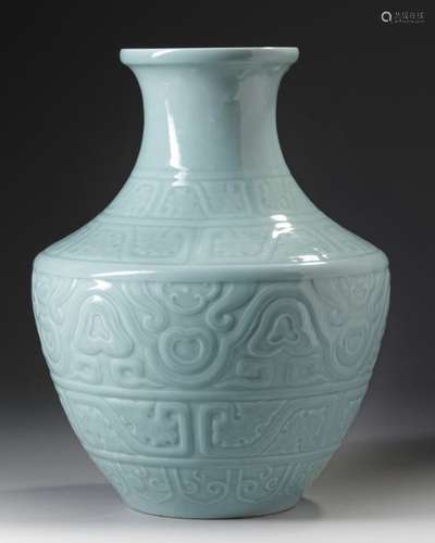 A CHINESE CELADON GLAZED ARCHAISTIC VASE, HU