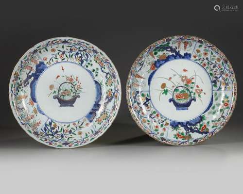 A pair of Chinese Imari dishes