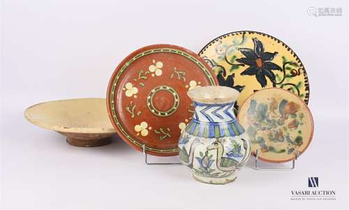 Ceramic lot including a baluster shaped earthenwar…