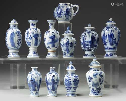 A GROUP OF TWELVE CHINESE BLUE AND WHITE VESSELS